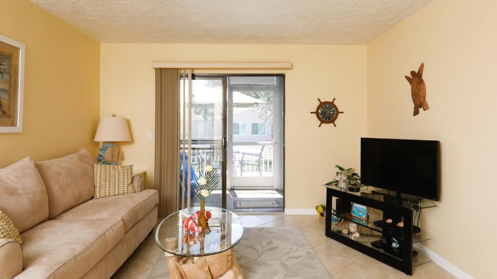 9141 Lake #102